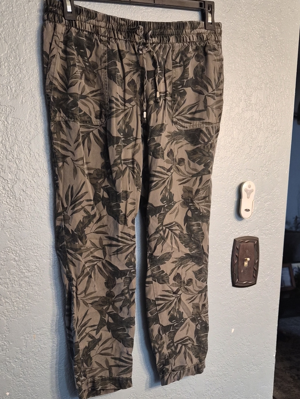 Old Navy Olive & Black Tropical Leaf Jogger Pants